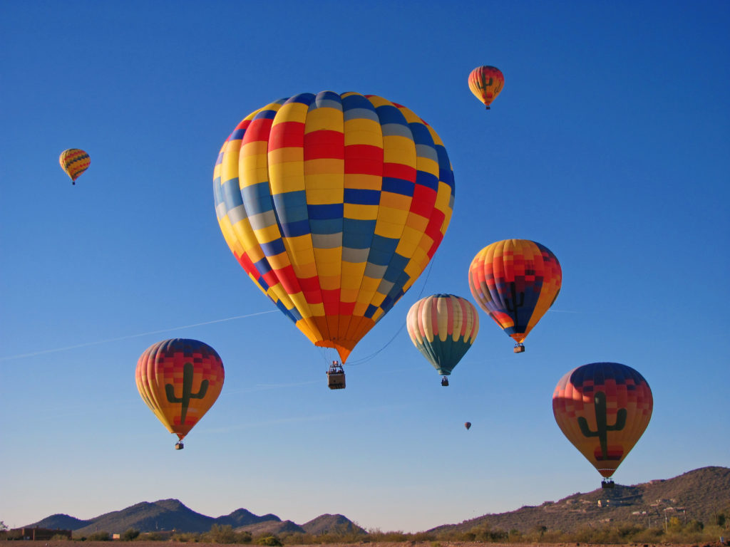 An Apex Balloons A-275 lifting off in Phoenix